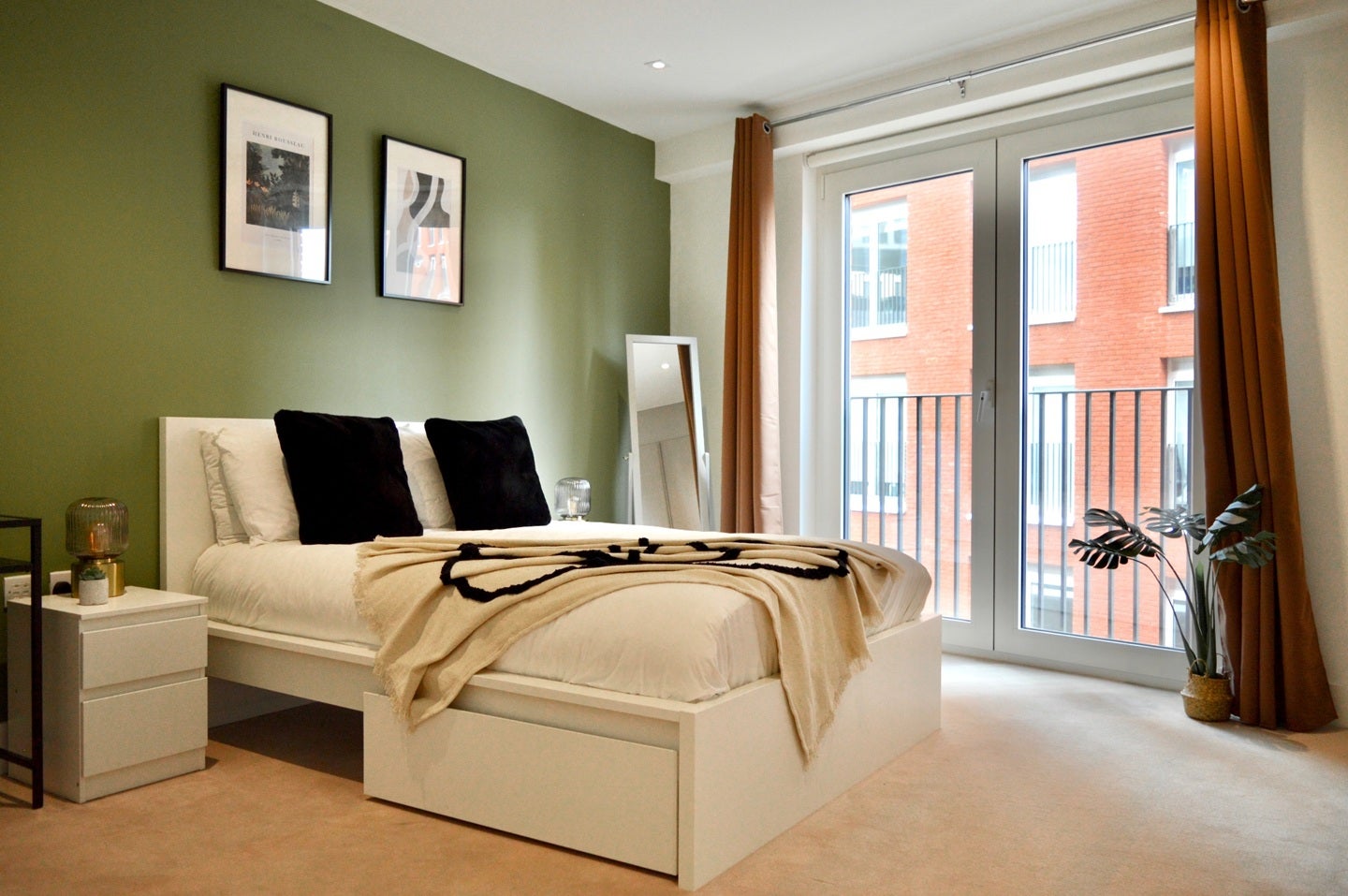 Flat Trenchold Street in Greater London