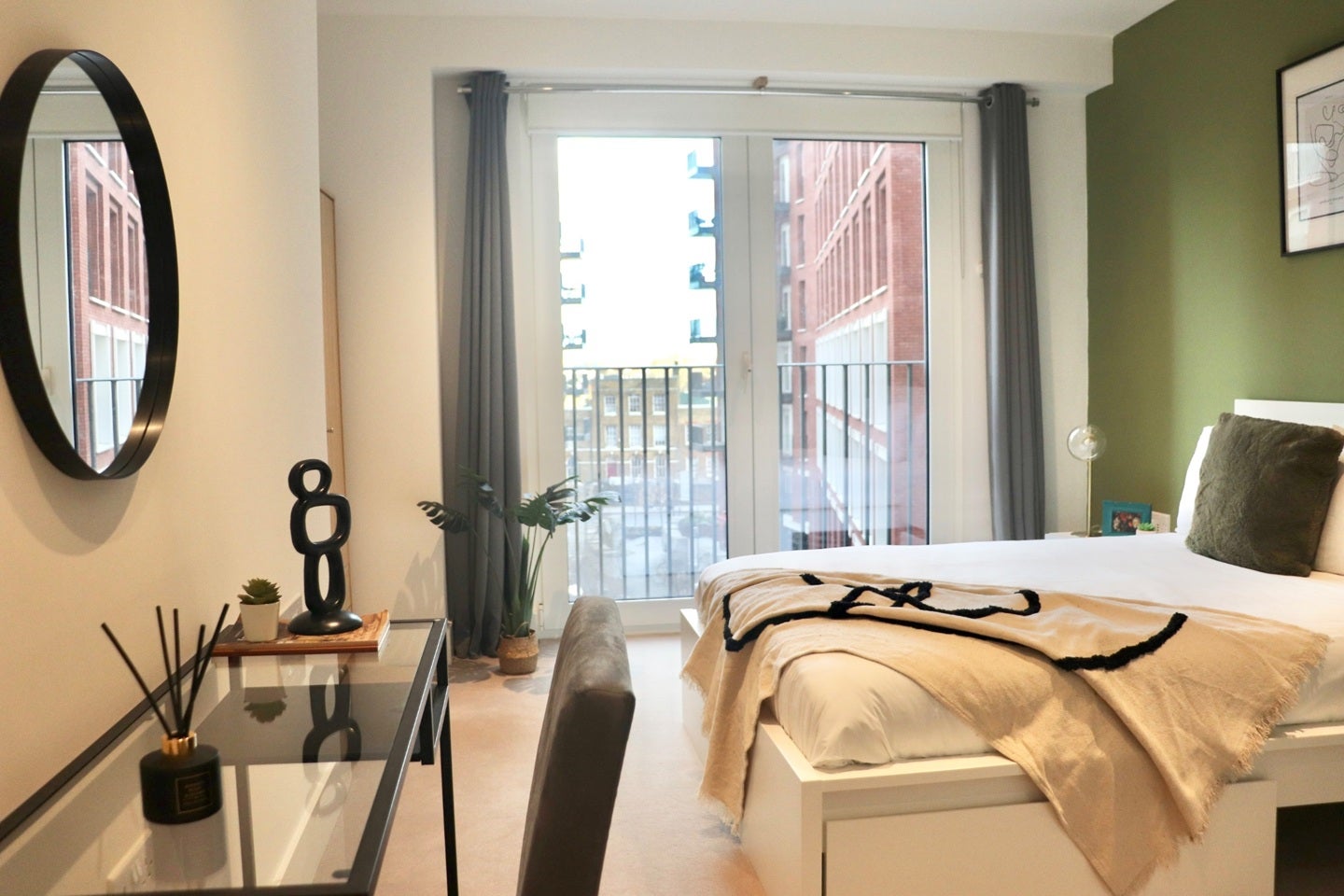 Flat Trenchold Street in Greater London