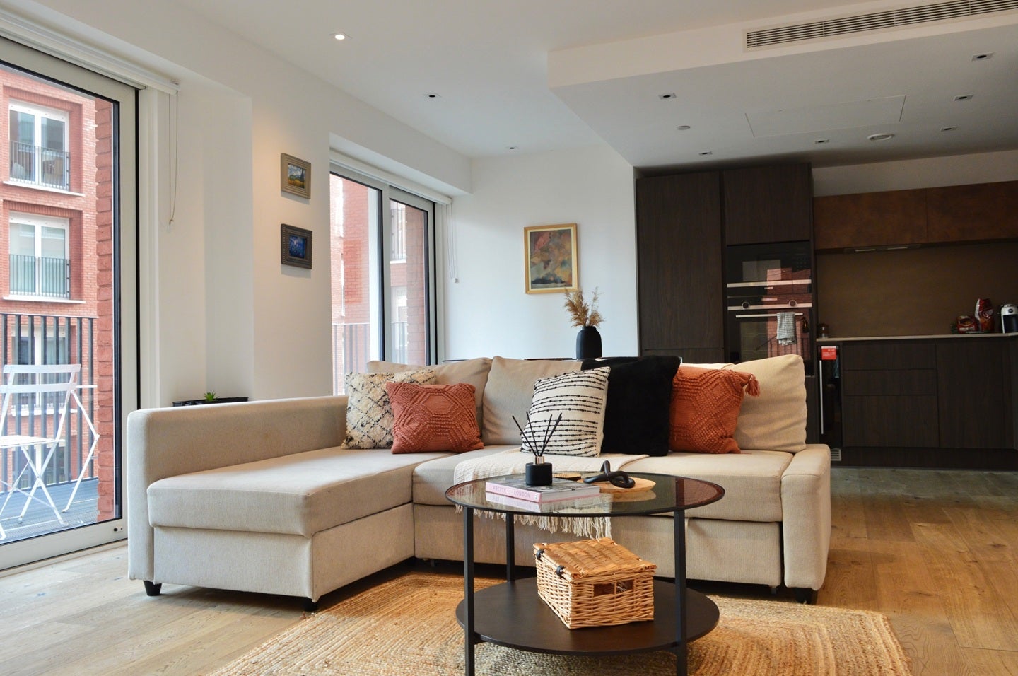 Flat Trenchold Street in Greater London