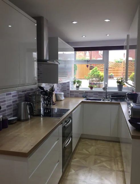 Room Little Headley Close in Bristol