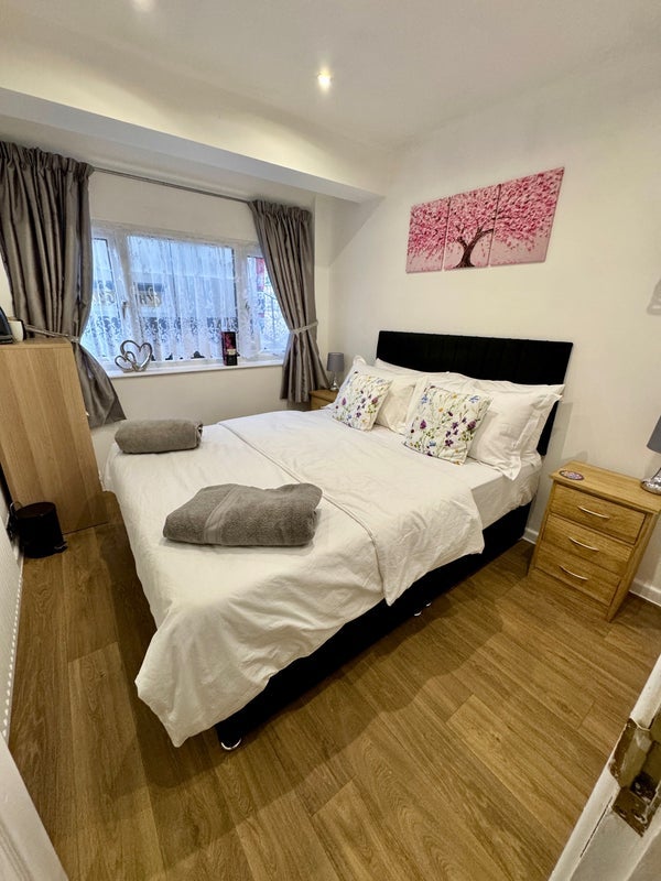 Room Little Headley Close in Bristol