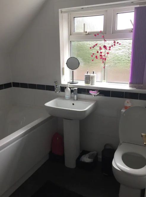 Room Little Headley Close in Bristol