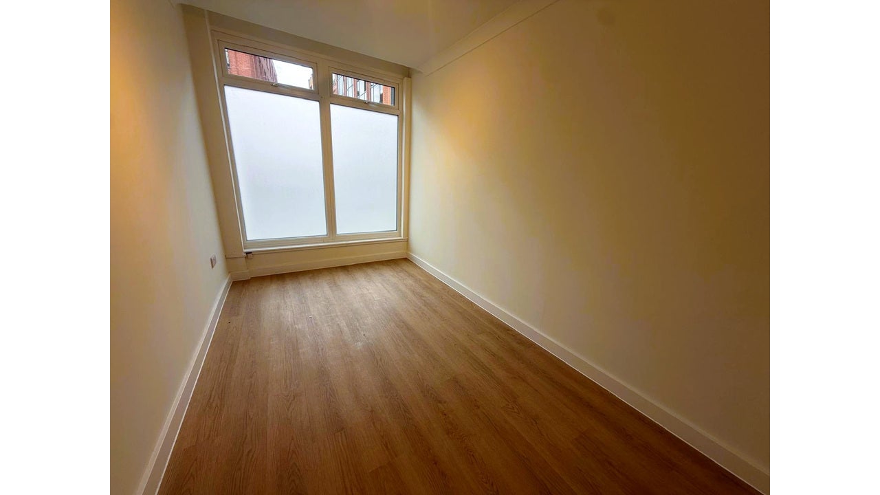 Flat Peterborough Road in Greater London