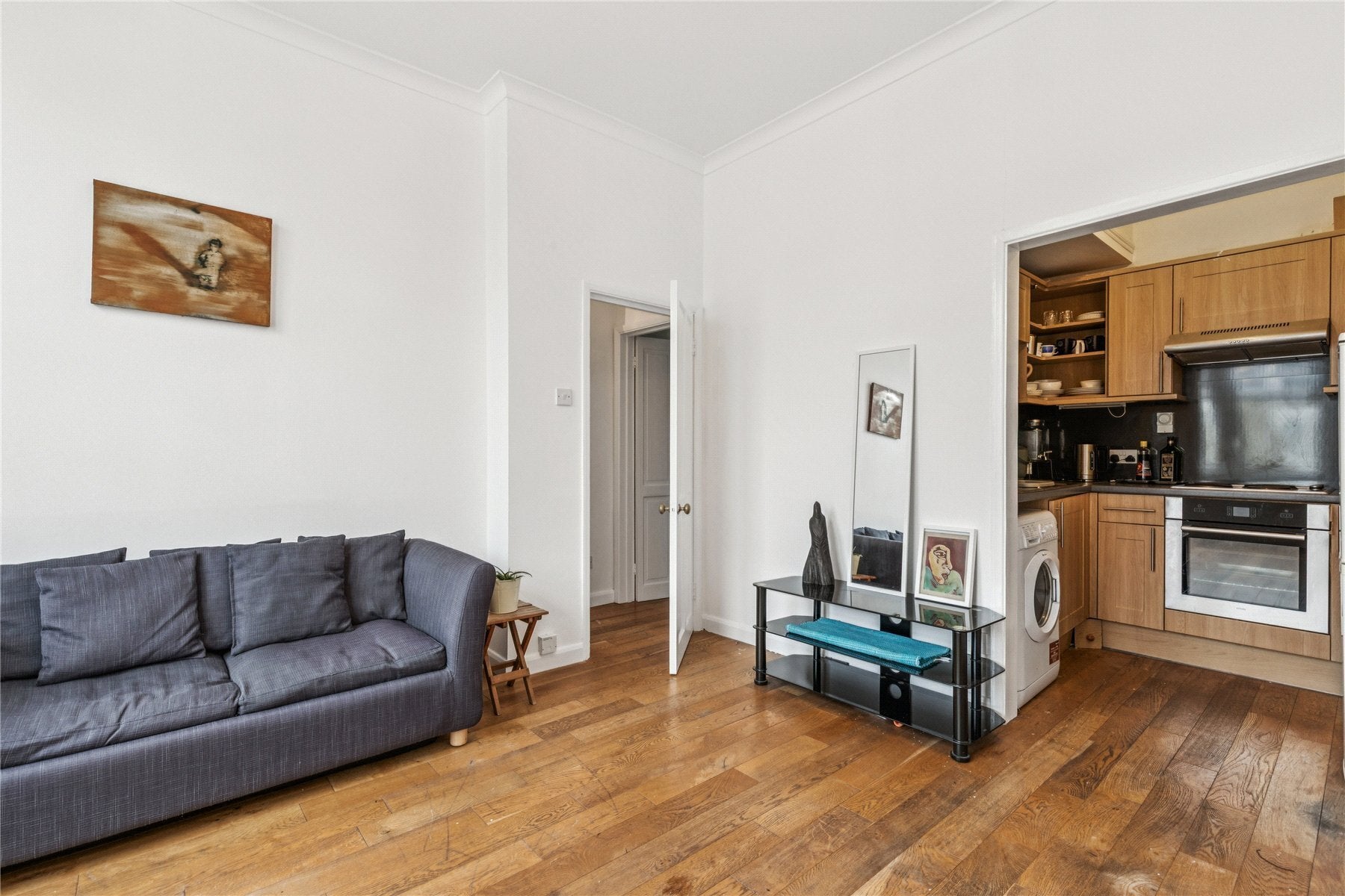 Flat Sinclair Road in Greater London