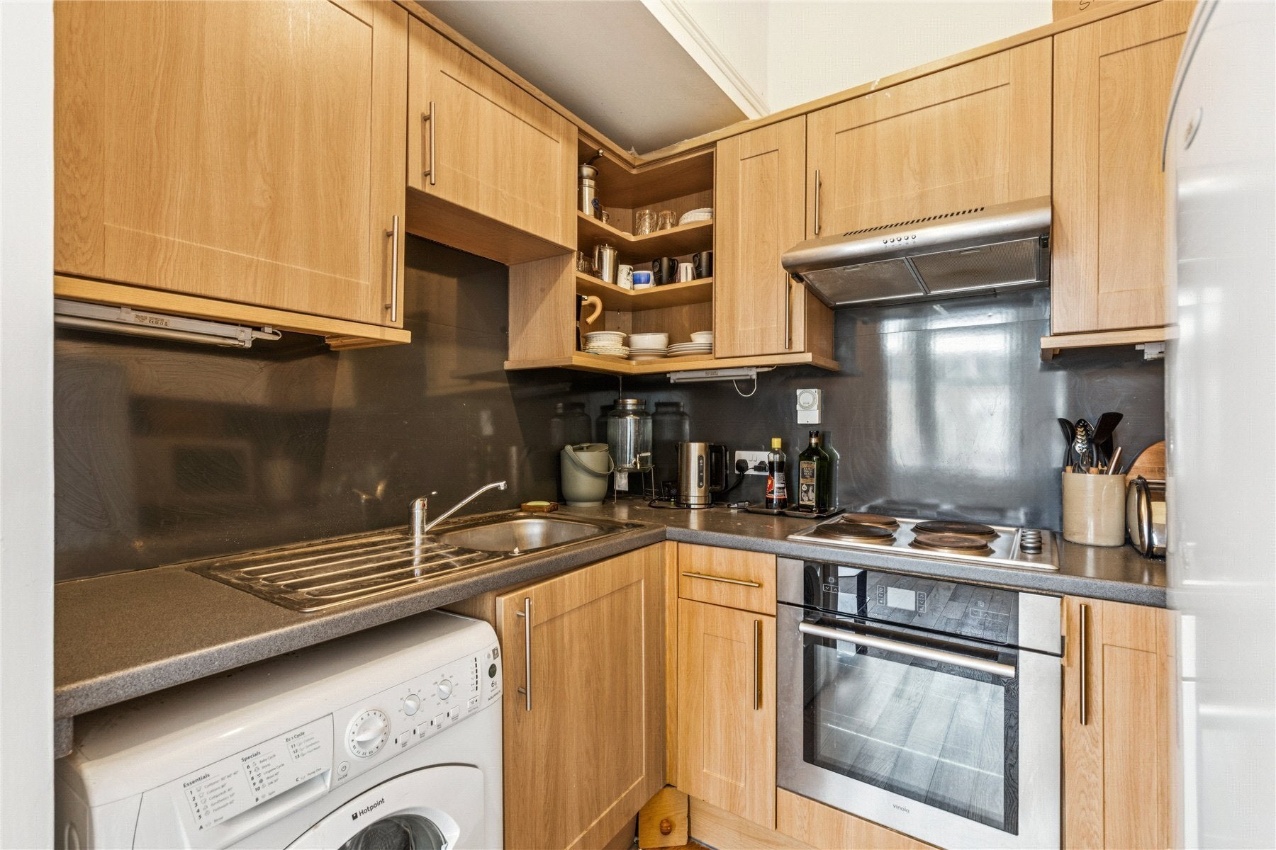 Flat Sinclair Road in Greater London