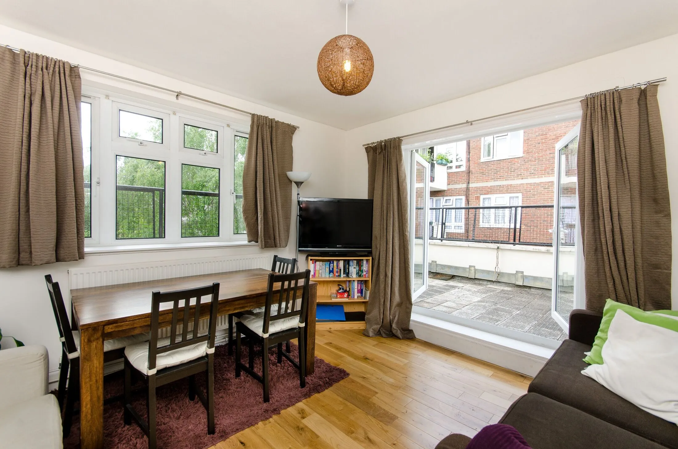 Flat Wiltshire Close in Greater London