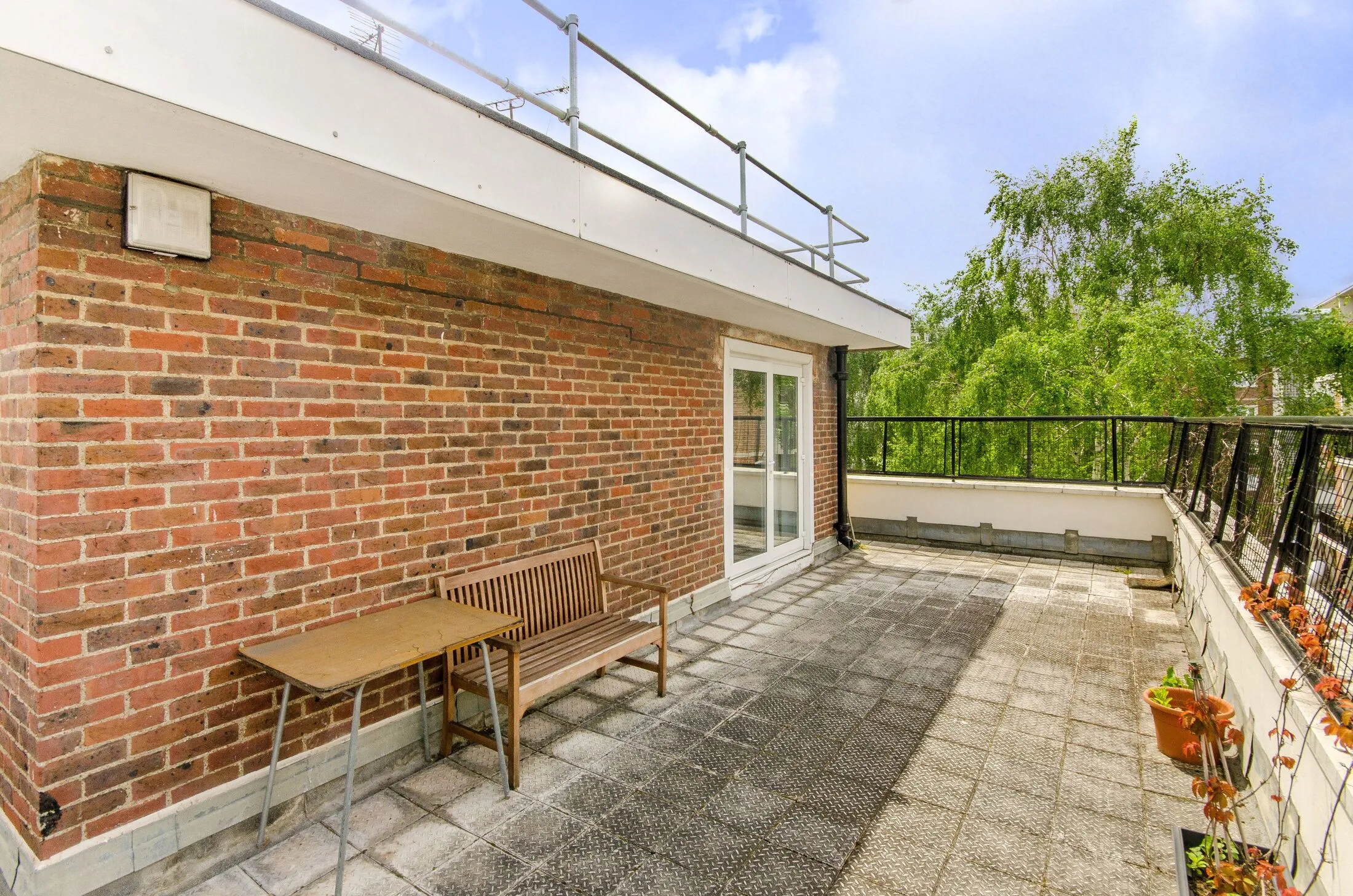 Flat Wiltshire Close in Greater London