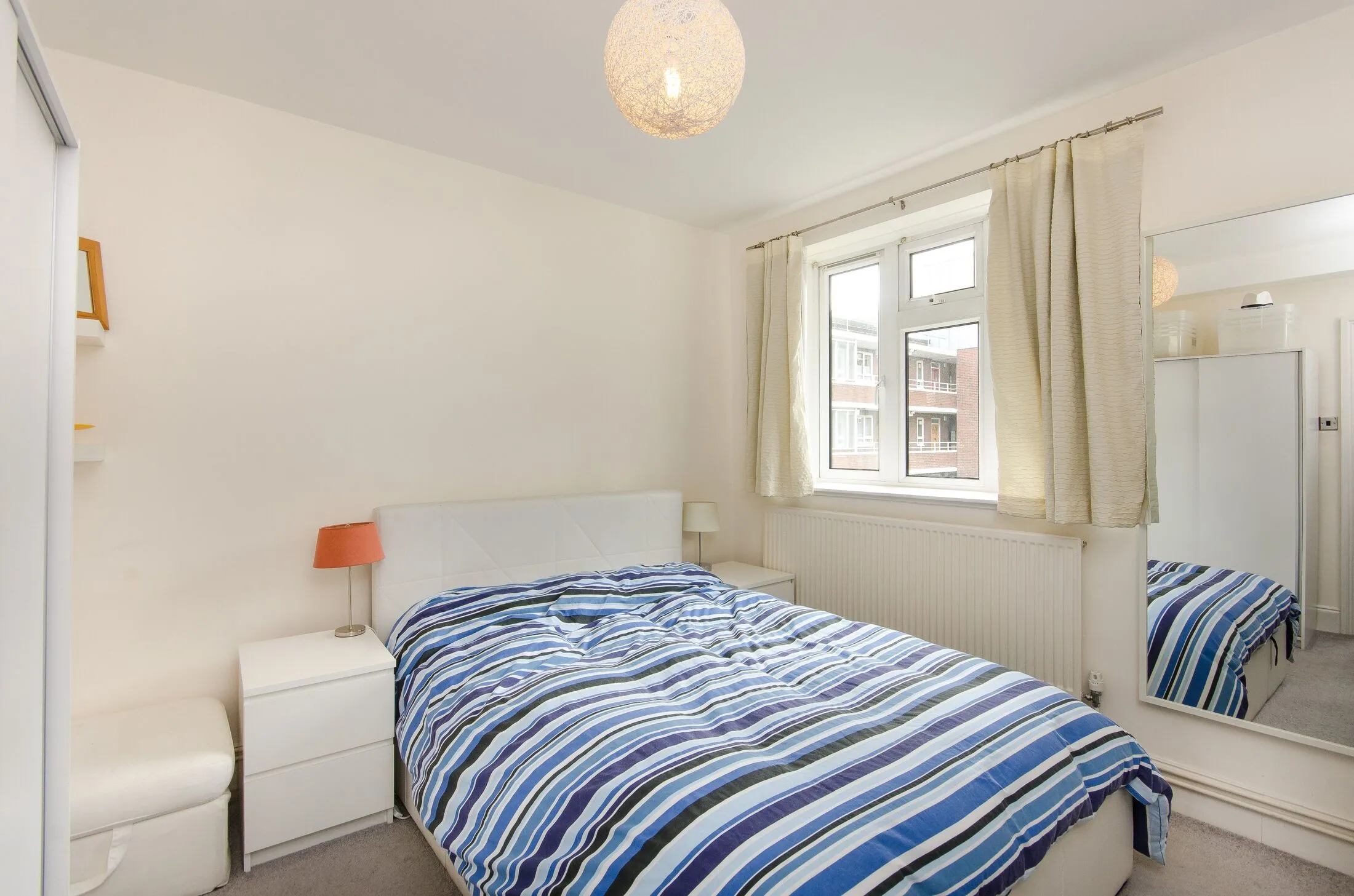 Flat Wiltshire Close in Greater London