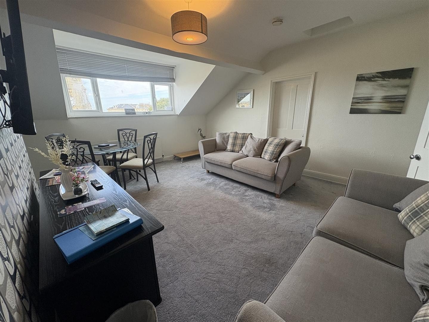 Flat Albion Crescent in Scarborough