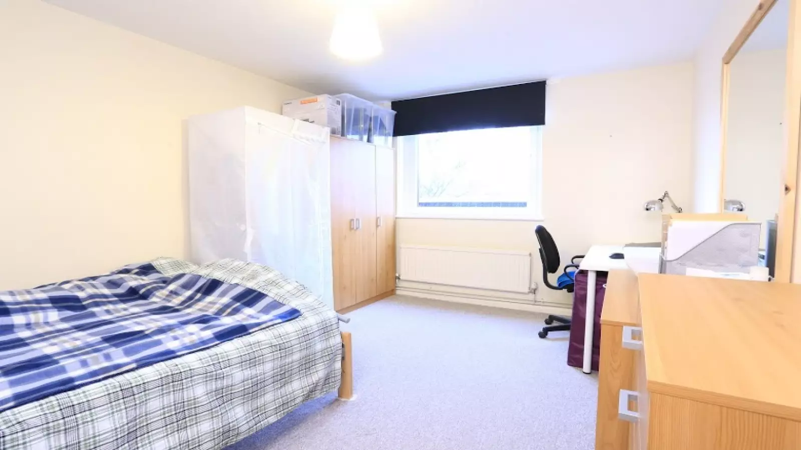 Room Bruce Road in Greater London