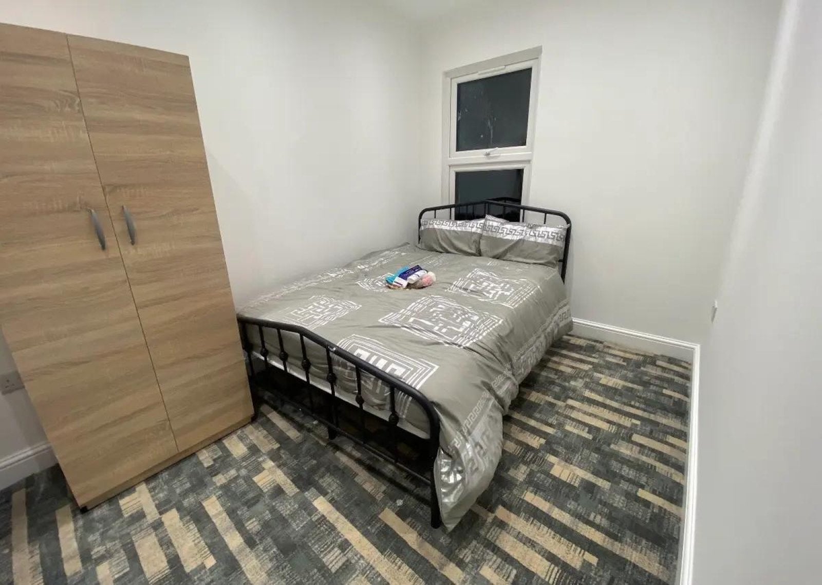 Room Dorset Road in Greater London