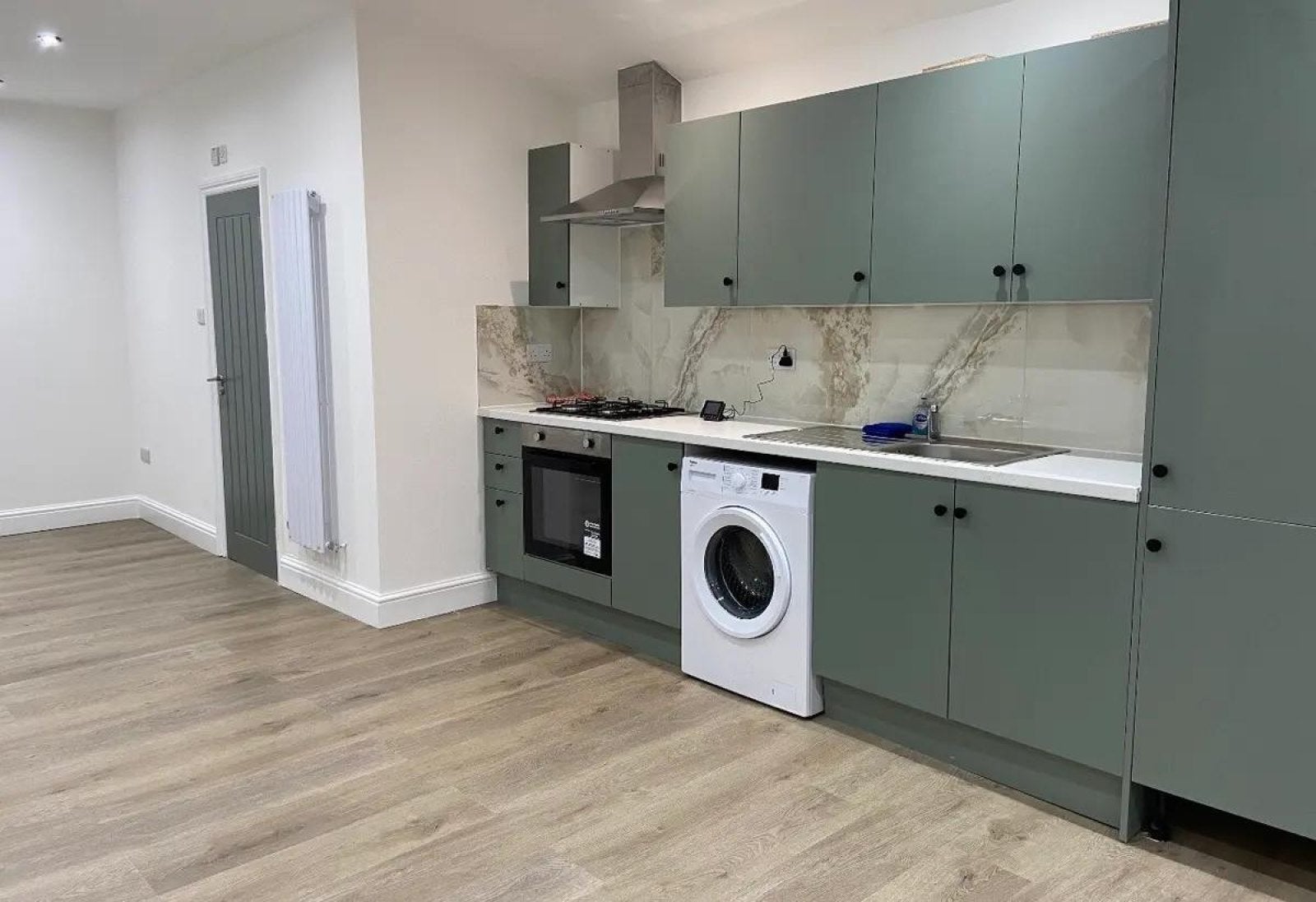 Room Dorset Road in Greater London