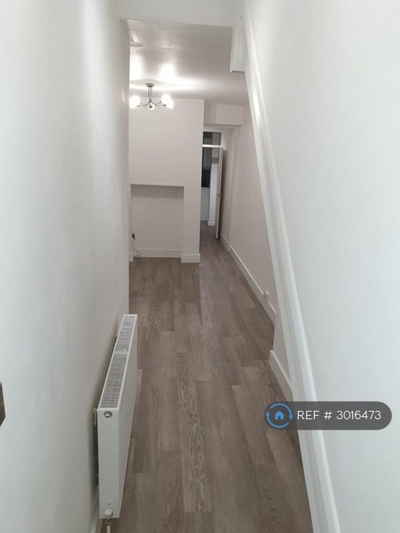 Flat Bercta Road in Greater London