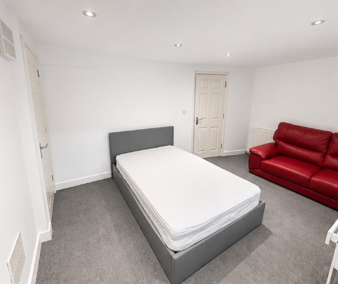 Room Wellington Street in Luton