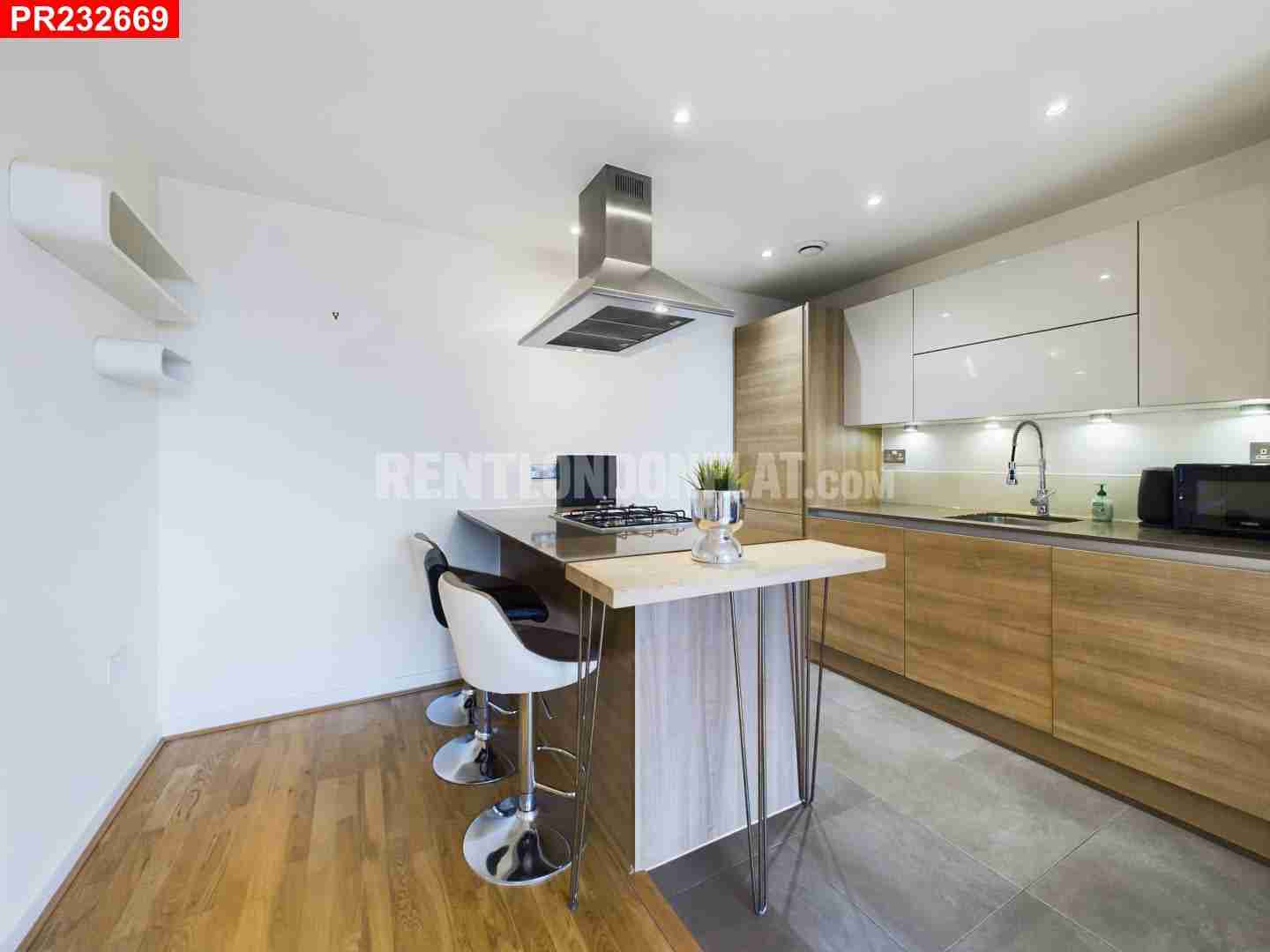 Flat Cable Street in Greater London