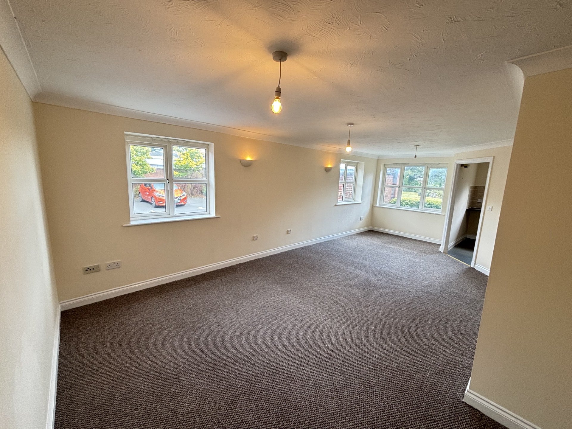Flat Kingfisher Court in Preston