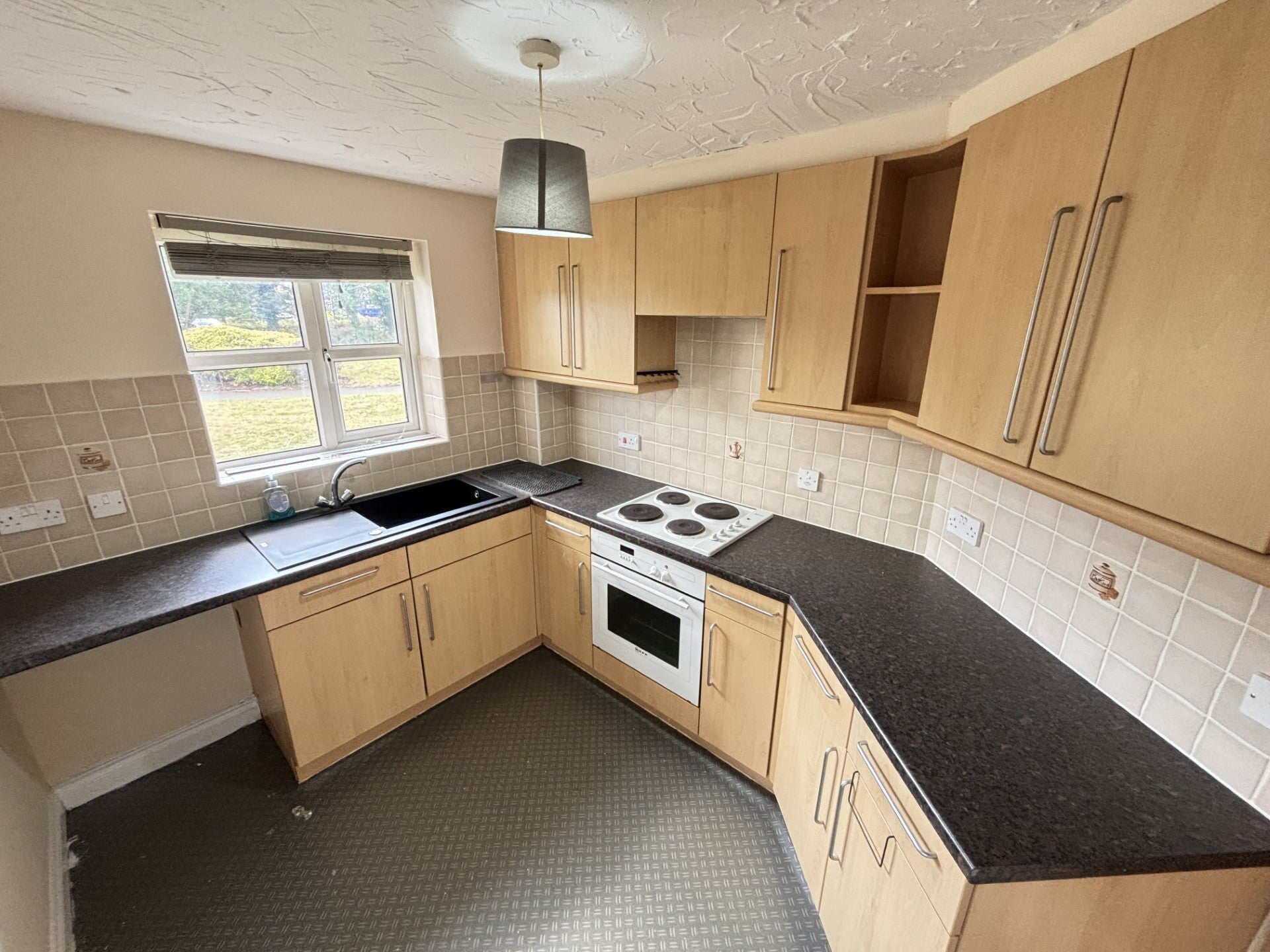 Flat Kingfisher Court in Preston