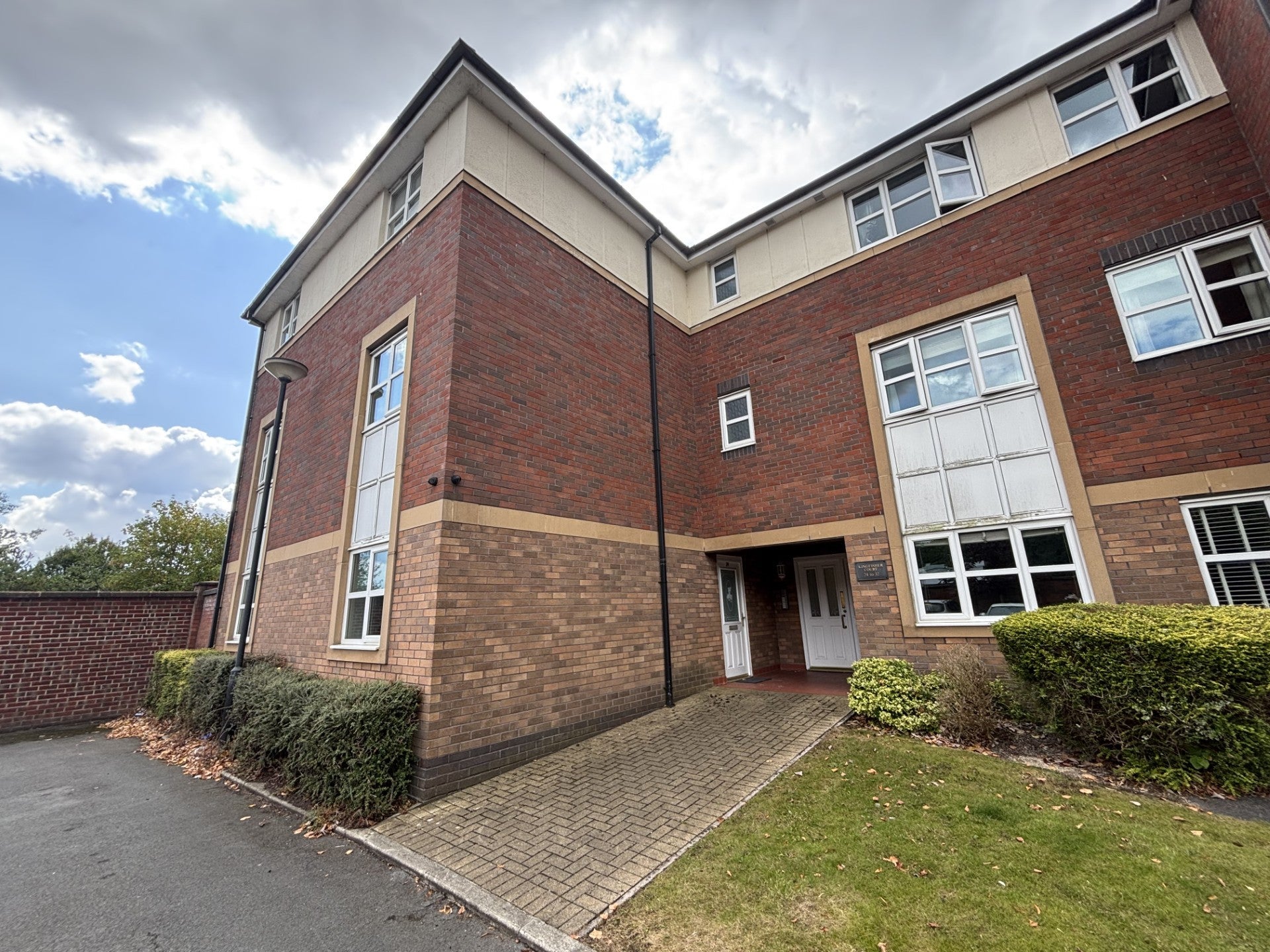 Flat Kingfisher Court in Preston