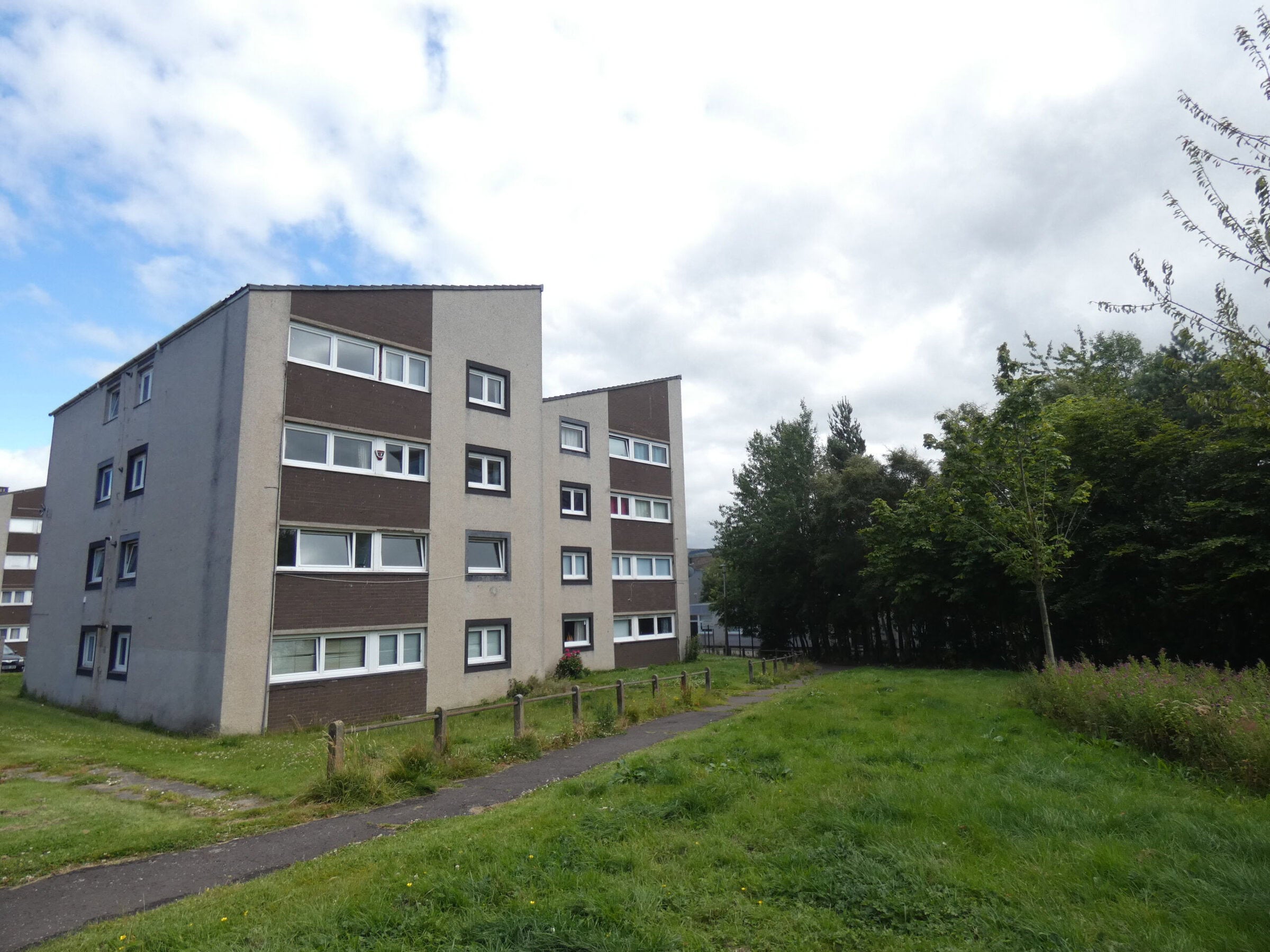 Flat Calder Gardens in City of Edinburgh