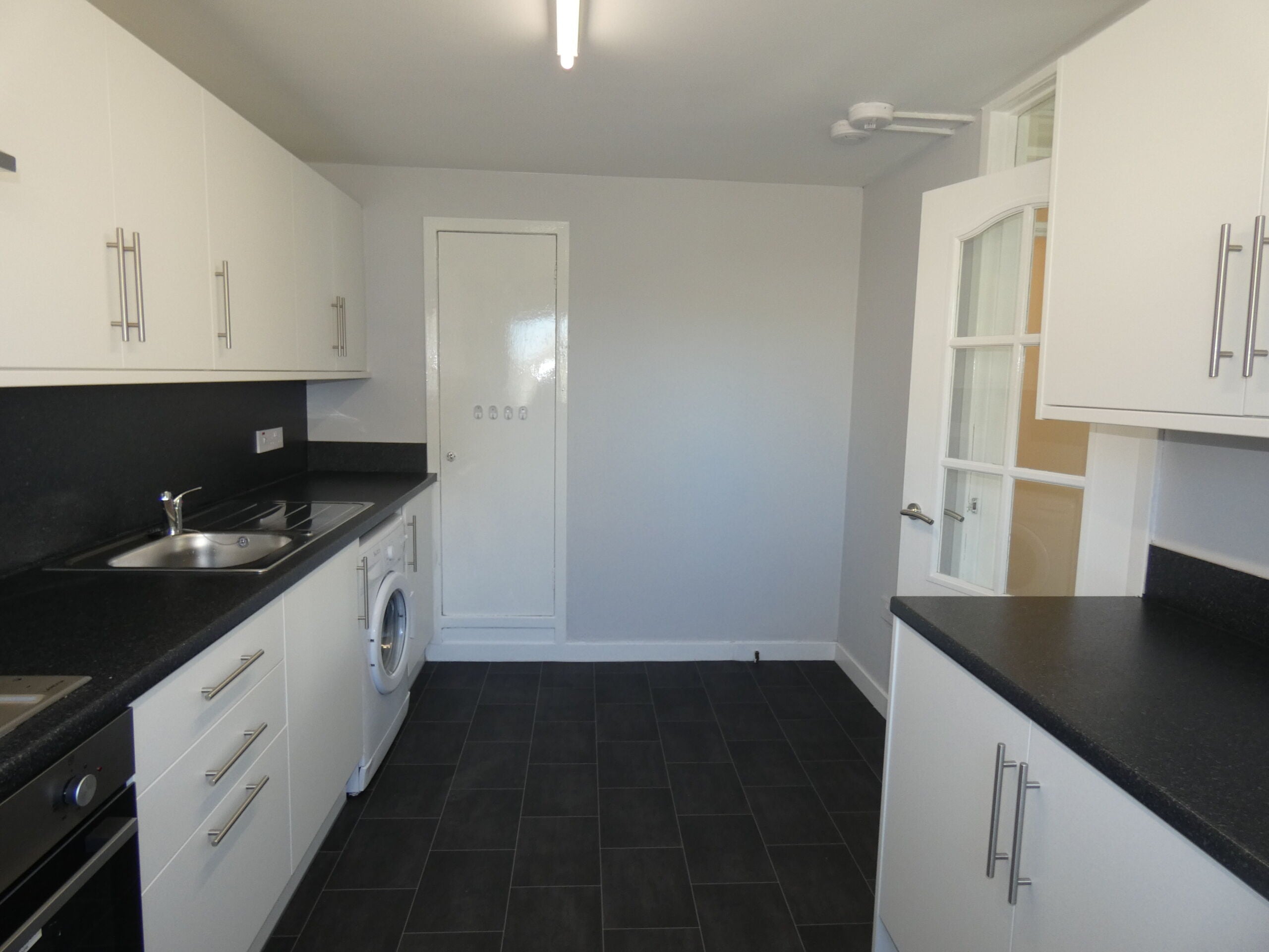Flat Calder Gardens in City of Edinburgh