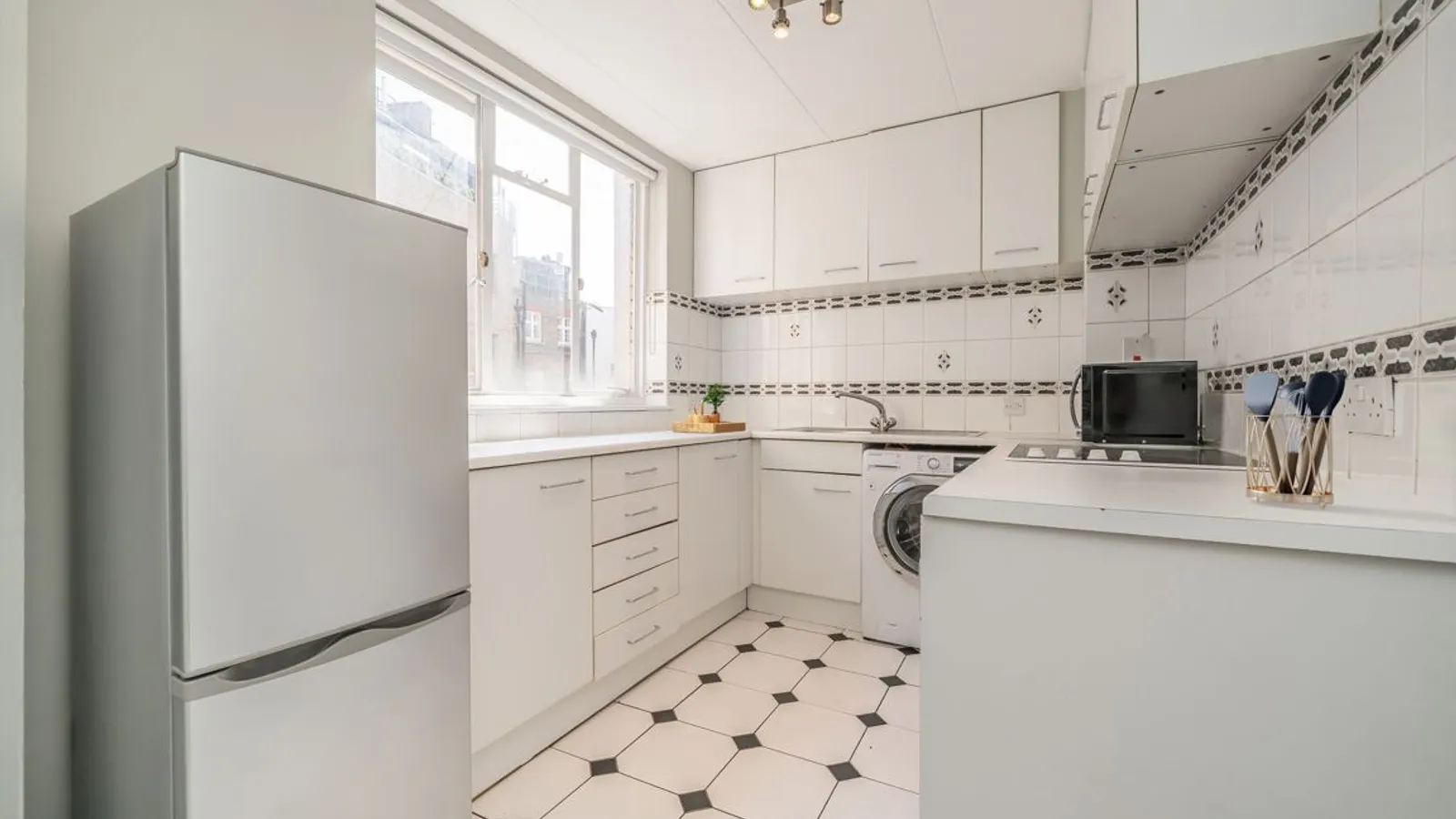 Flat Deanery Street in City of Westminster