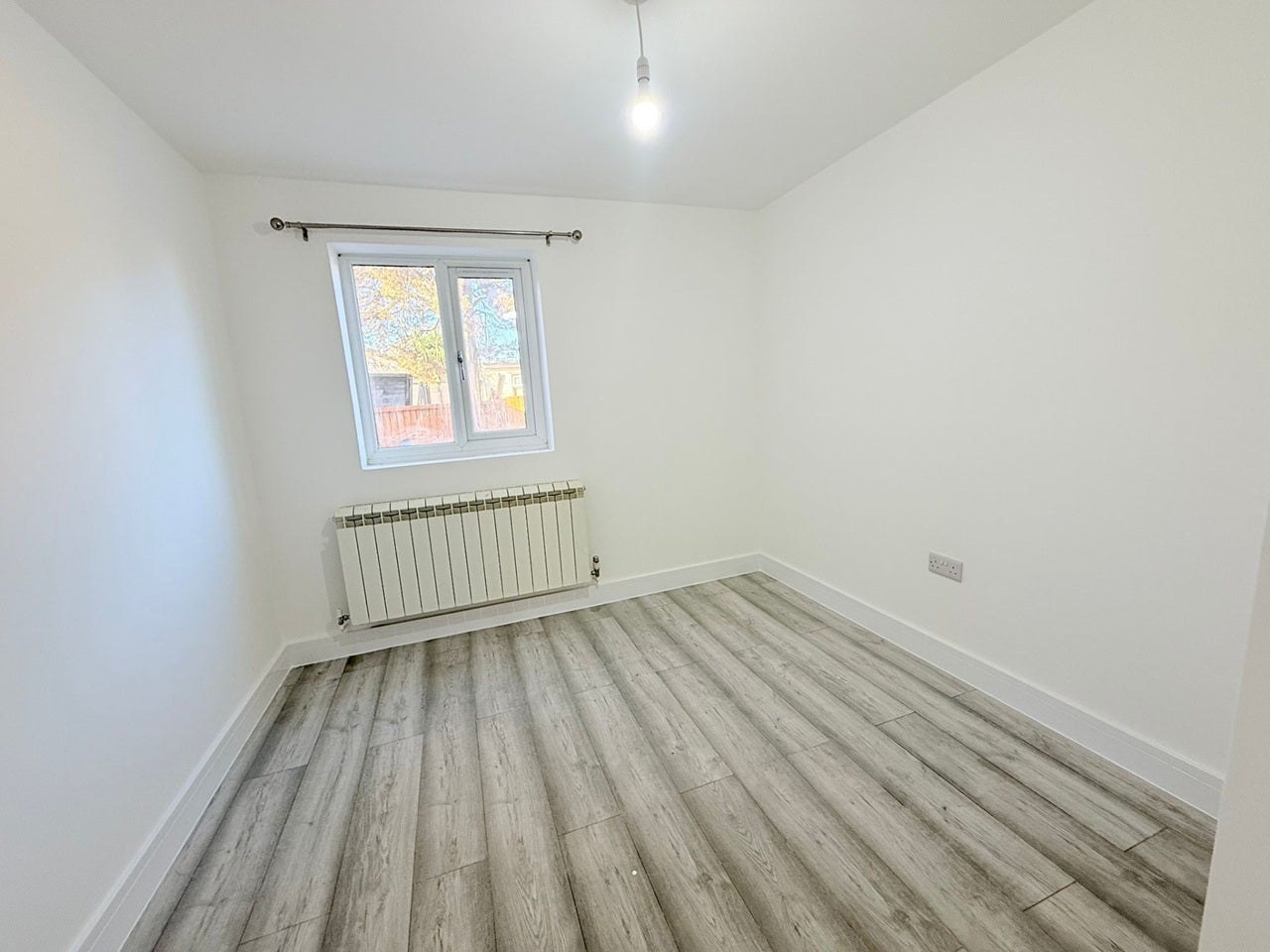 Flat Redbridge Lane East in Greater London