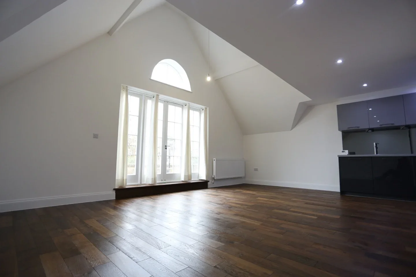 Flat Belvedere Road in Greater London