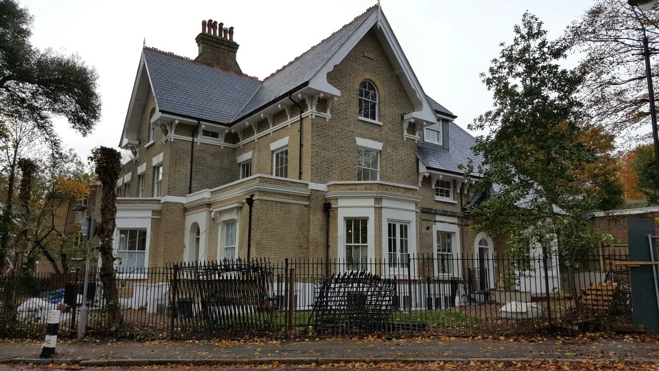 Flat Belvedere Road in Greater London