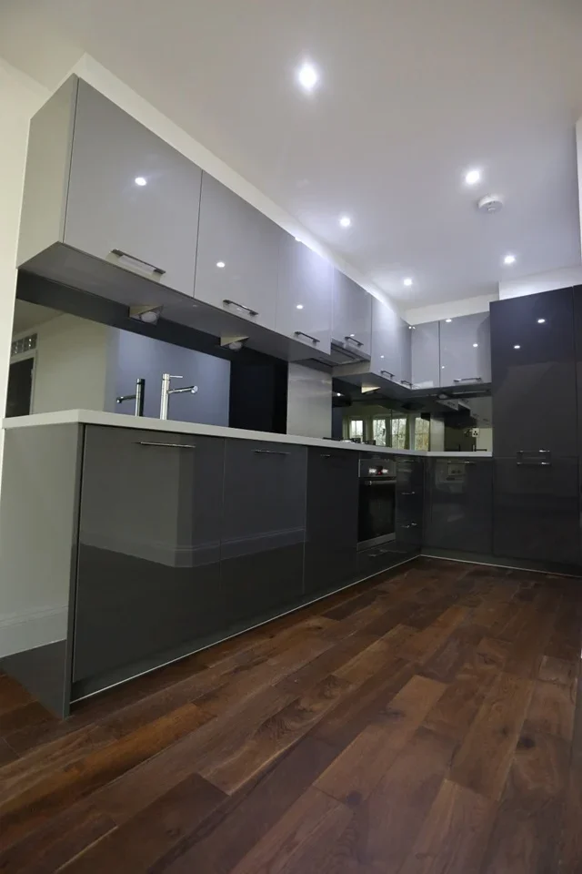 Flat Belvedere Road in Greater London
