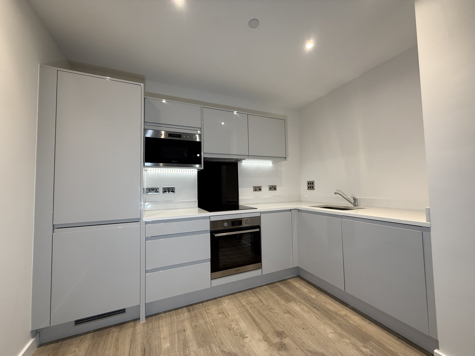 Flat Camelot Close in Greater London