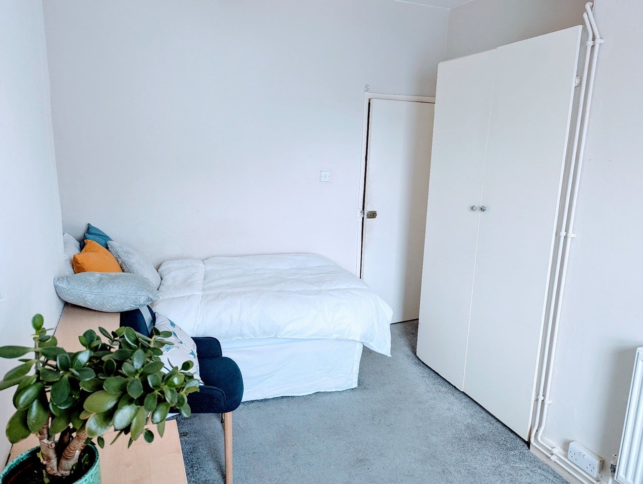 Room Coverdale Road in Greater London