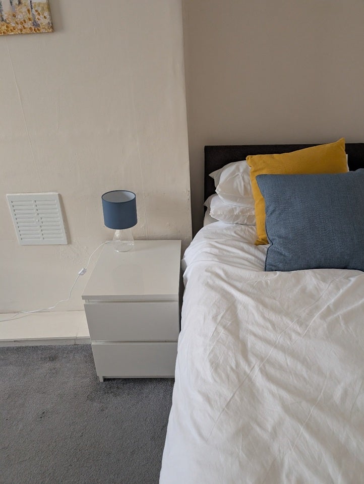 Room Coverdale Road in Greater London