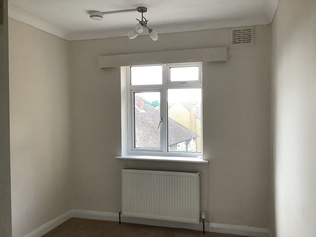Flat Imperial Drive in Greater London