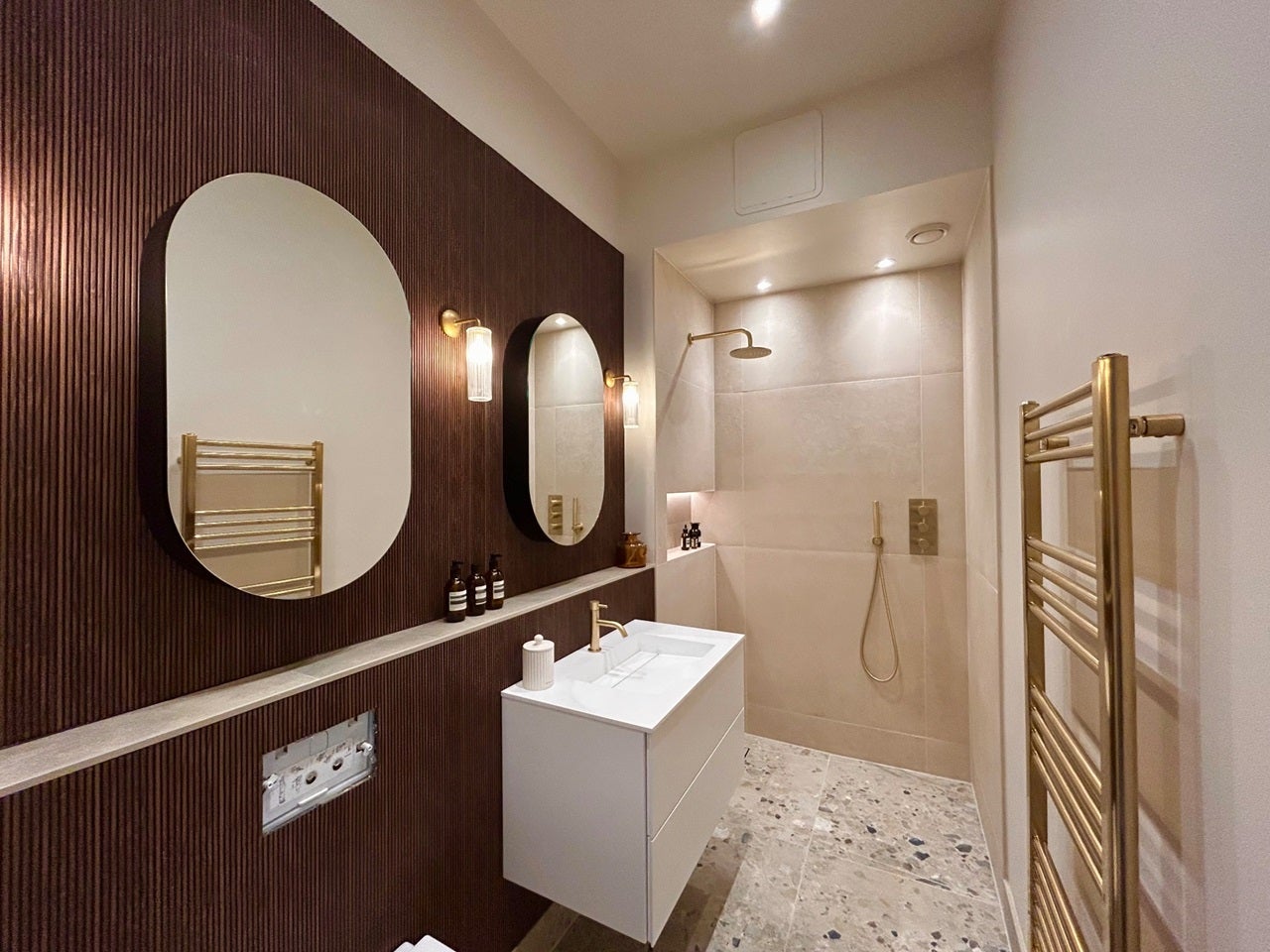 Flat Lyndhurst Way in Greater London