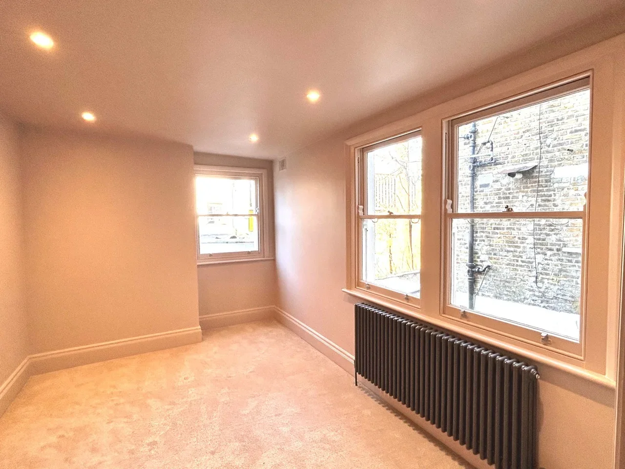 Flat Lyndhurst Way in Greater London