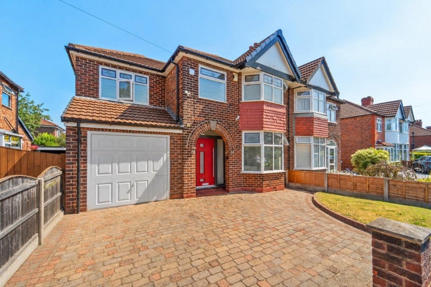 House Fieldvale Road in Trafford