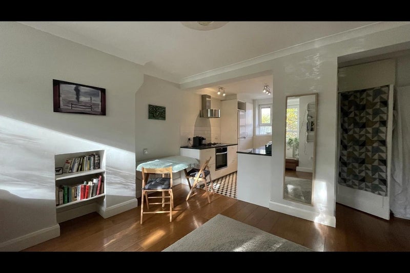 Flat Powis Road in Greater London