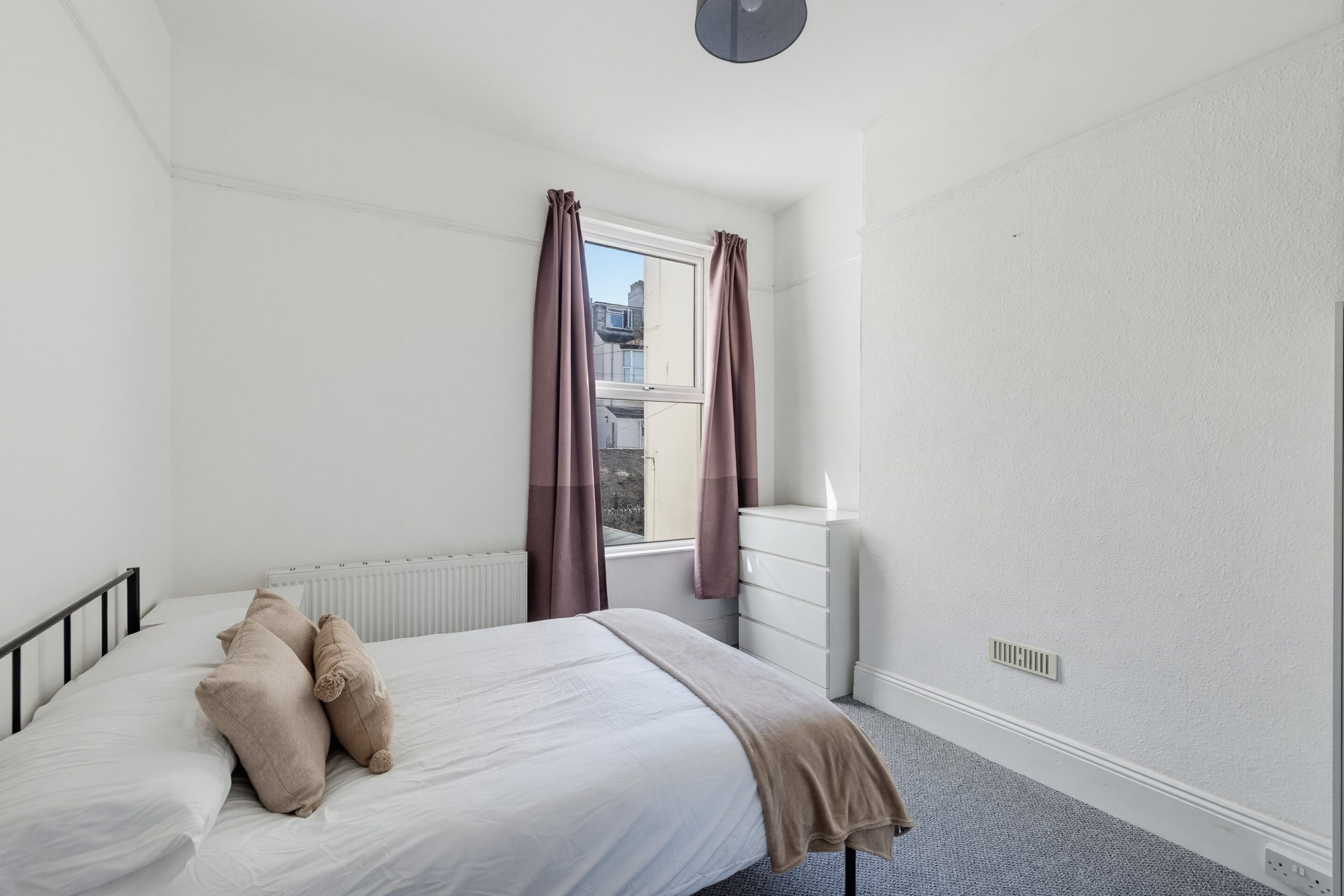 Room Beaumont Road in Plymouth