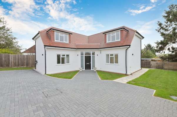 House Greenbury Close in Three Rivers
