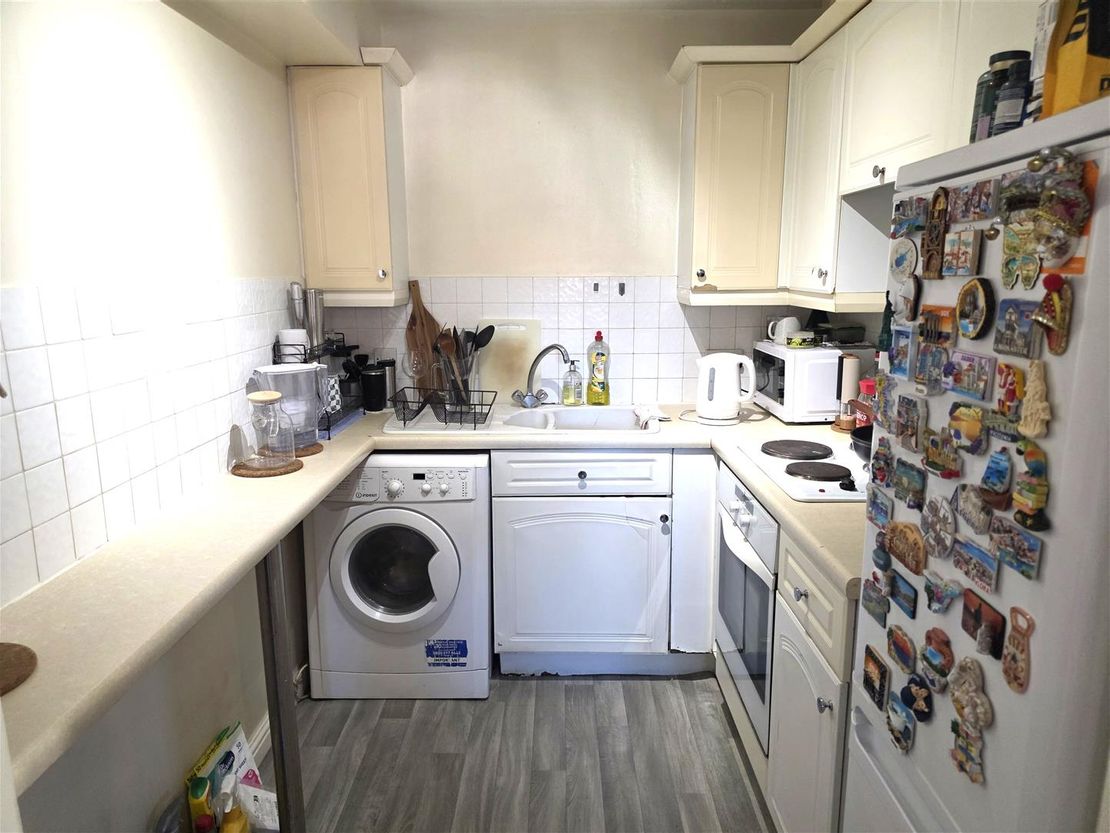 Flat Grenville Road in South Ockendon
