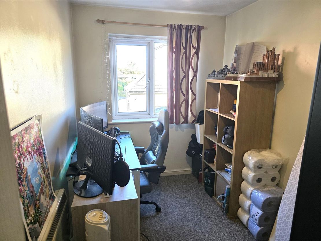 Flat Grenville Road in South Ockendon