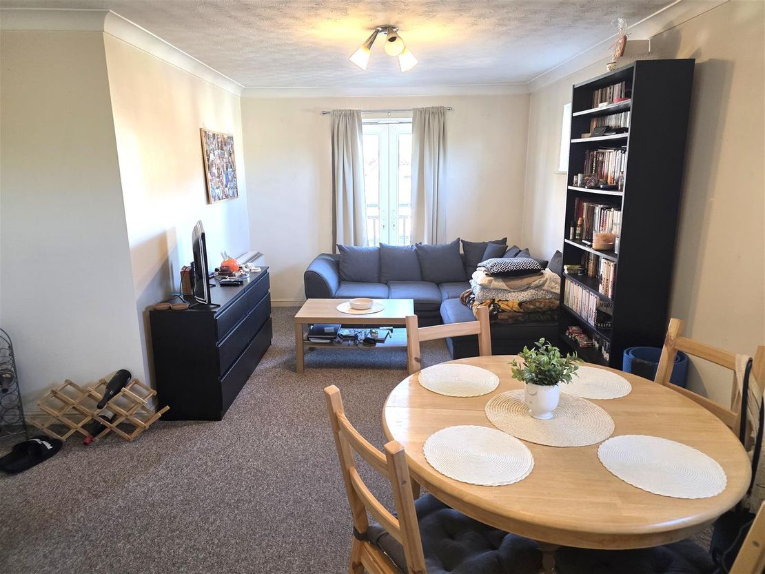 Flat Grenville Road in South Ockendon