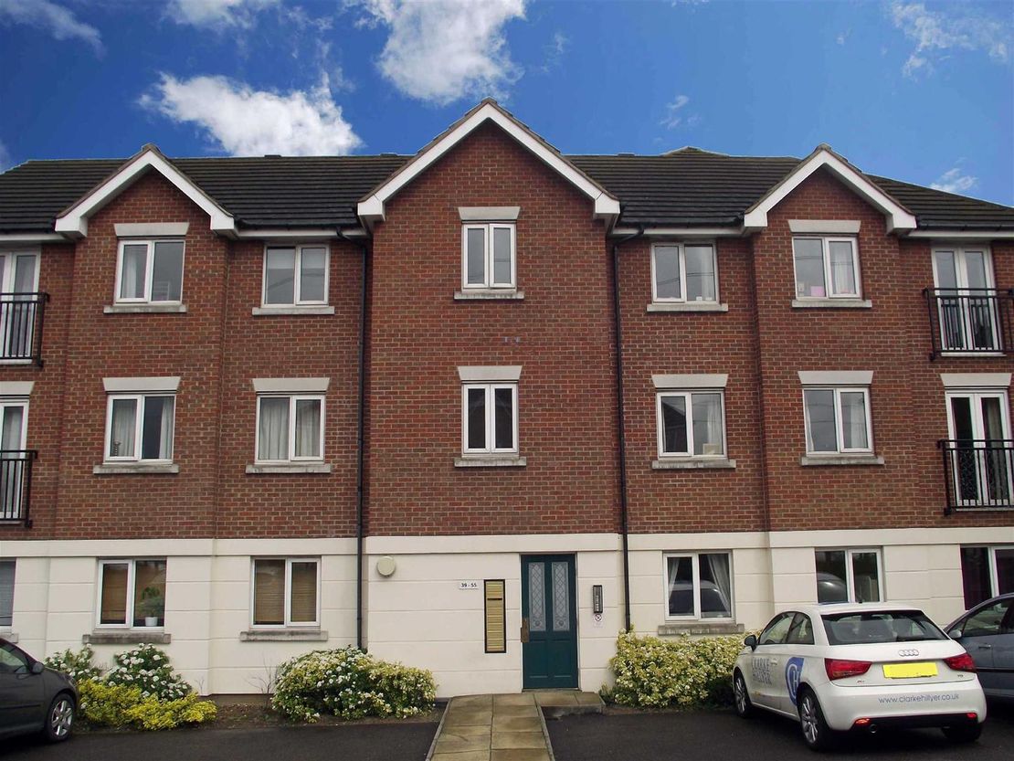 Flat Grenville Road in South Ockendon