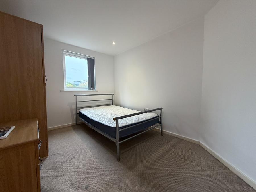 Flat Elmira Way in Salford