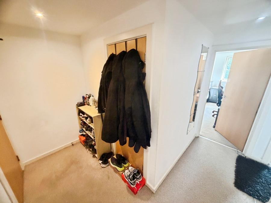 Flat Elmira Way in Salford