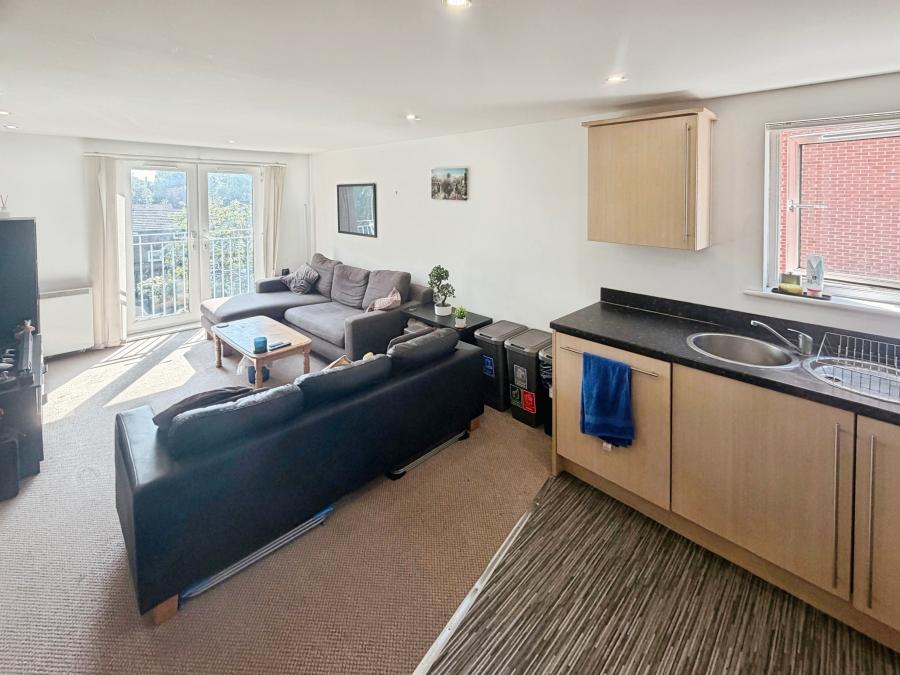 Flat Elmira Way in Salford
