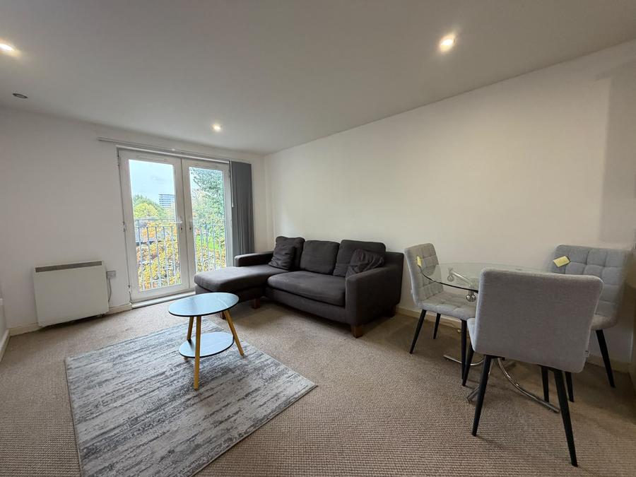 Flat Elmira Way in Salford