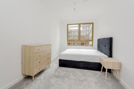 Flat Ilderton Road in Greater London