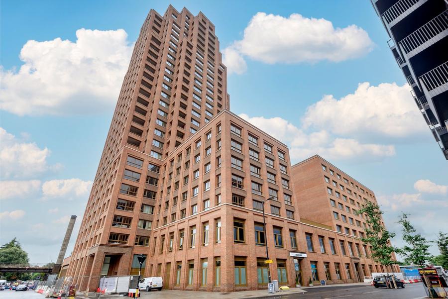 Flat Ilderton Road in Greater London