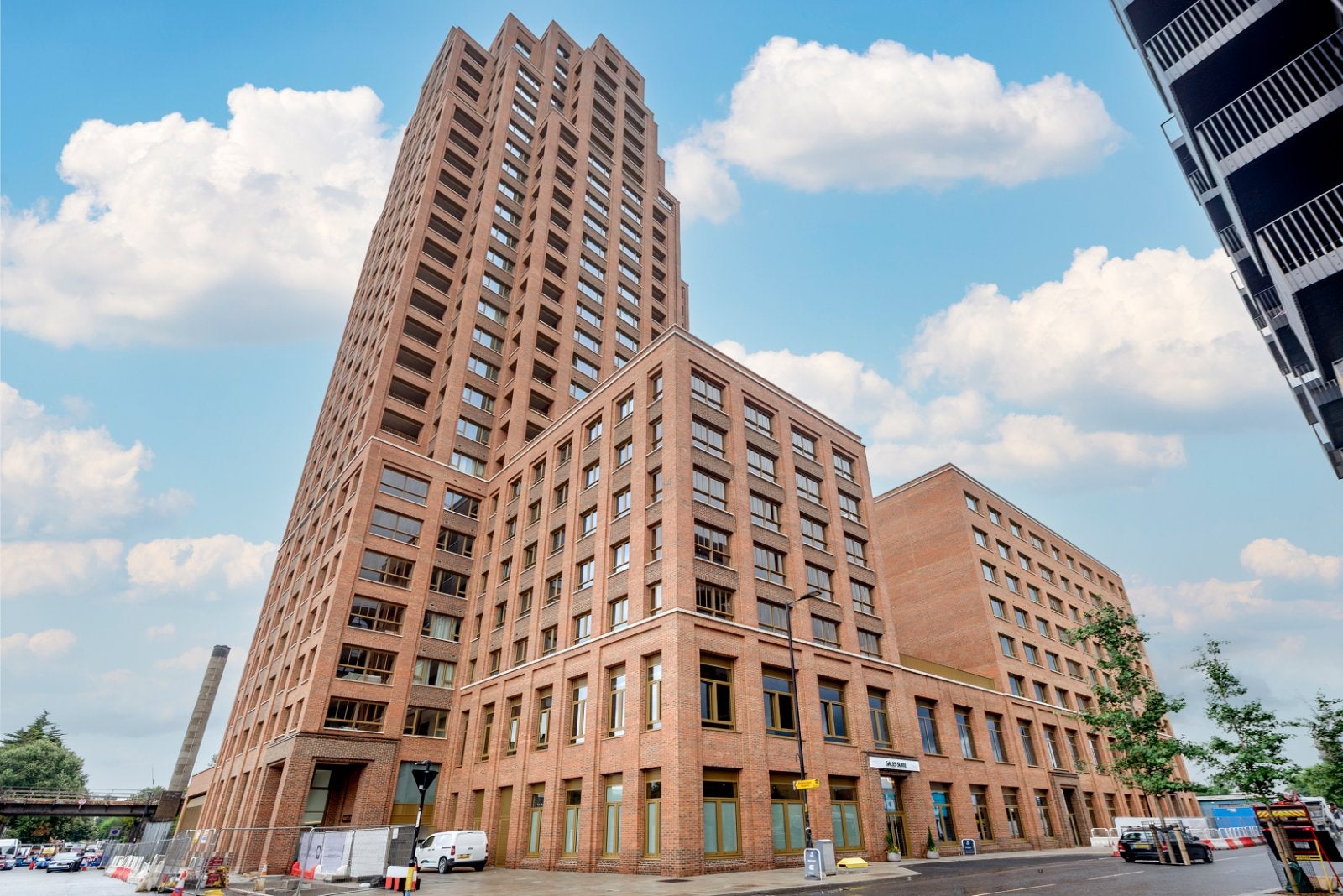 Flat Ilderton Road in Greater London